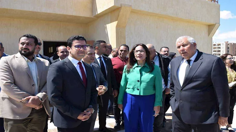 جيهان زكي تتفقد قصور الثقافة ومكتبة مصر العامة في مطروح