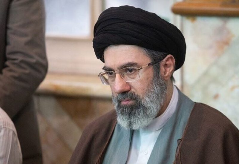 لماذا برز اسم "مجتبى خامنئي" بقوة كخليفة لوالده المرشد الراحل؟