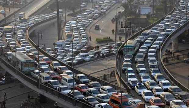 «صباحك ومطرحك».. كثافات مرورية أعلى كوبرى حدائق القبة ويفضل سلوك شارع ترعة الجبل