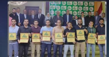 طلاب جامعة كفر الشيخ يحصدون جائزة "أفضل تطبيق صناعى فى العالم"