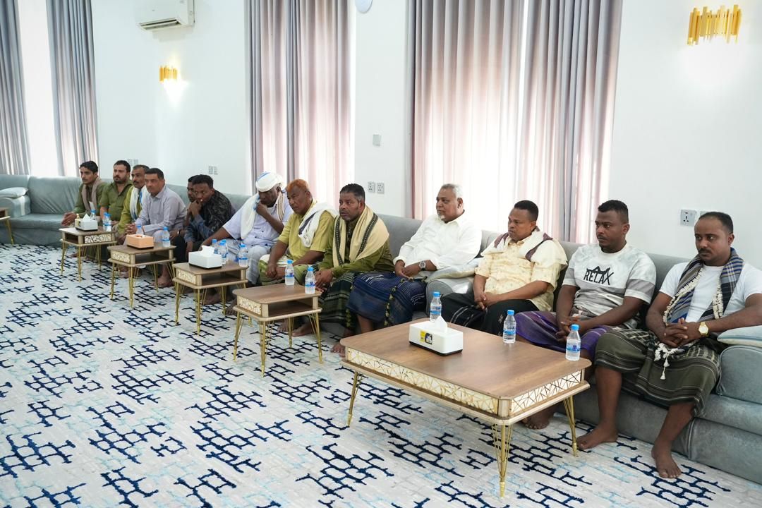 اخبار اليمن : الخنبشي يلتقي أهالي وذوي ضحايا أحداث المكلا المؤسفة ويوجه بتلبية جميع متطلباتهم بصورة عاجلة