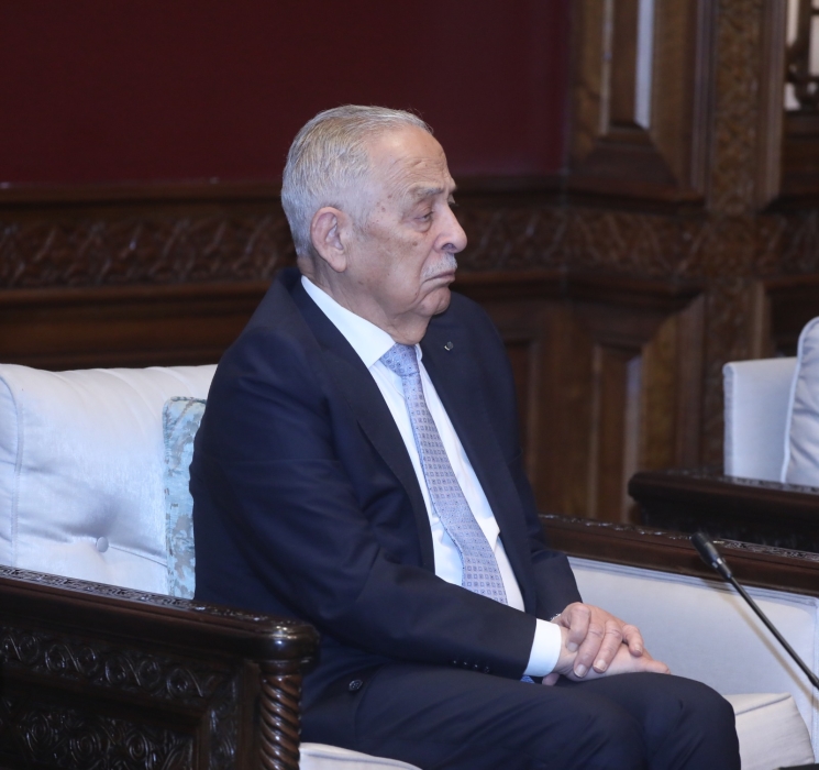 العيسوي ينقل تمنيات الملك وولي العهد بالشفاء للفريقين المتقاعدين السرحان والكردي