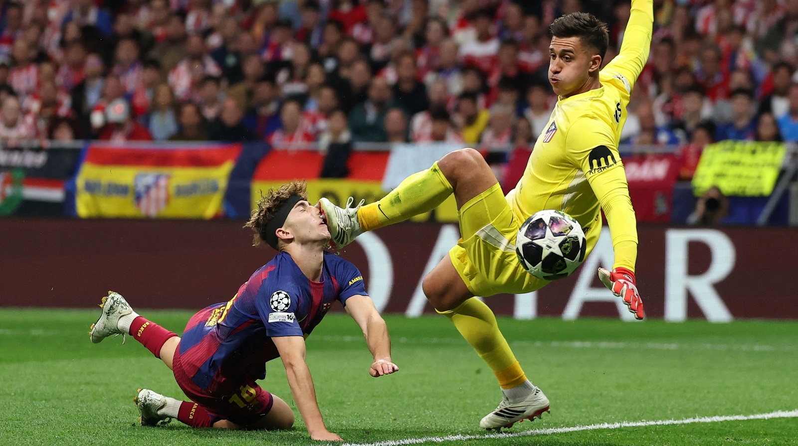برشلونة يودع دوري أبطال أوروبا رغم الفوز.. هل حُرم من ركلة جزاء؟