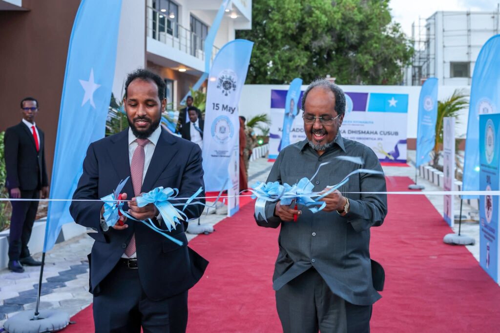 رئيس الجمهورية يفتتح المبنى الجديد لوزارة الشباب والرياضة