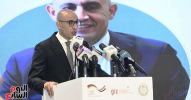 وزير التعليم يفتتح أسبوع التوظيف لخريجى المدارس الفنية.. ويؤكد: طرح قرابة 15 ألف فرصة بالتعاون مع 150 شركة من القطاع الخاص.. عبد اللطيف: إنشاء مسارات مباشرة للتوظيف متاحة للجميع