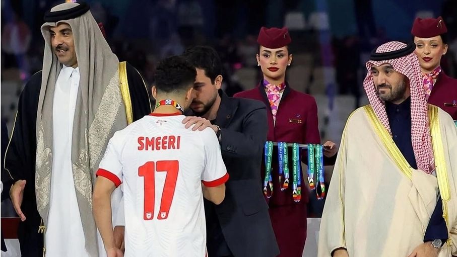 ولي العهد يطمئن على صحة اللاعب عصام السميري هاتفيا