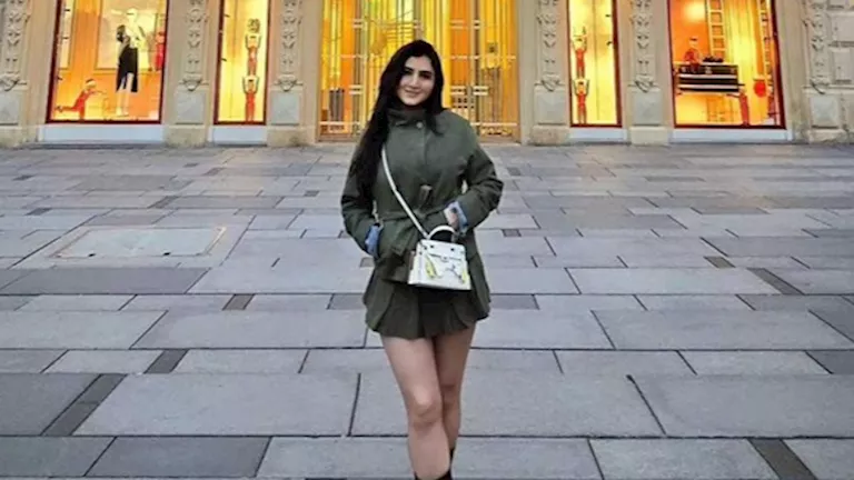 مي عمر بإطلالة جريئة في شوارع فيينا وتخطف الأنظار
