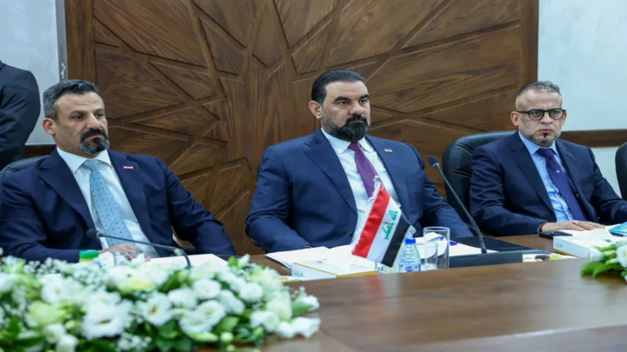 الحلبوسي والقاضي يؤكدان تعزيز التعاون الأردني-العراقي في الطاقة والمشاريع الاستراتيجية