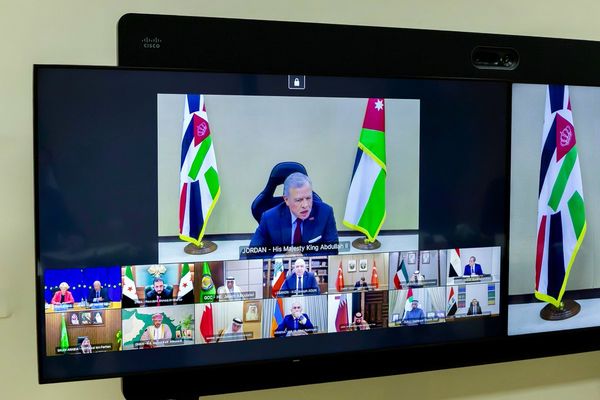 الملك الأردني والرئيس اللبناني يؤكدان ضرورة خفض التصعيد في المنطقة وتقديم الدعم للبنان