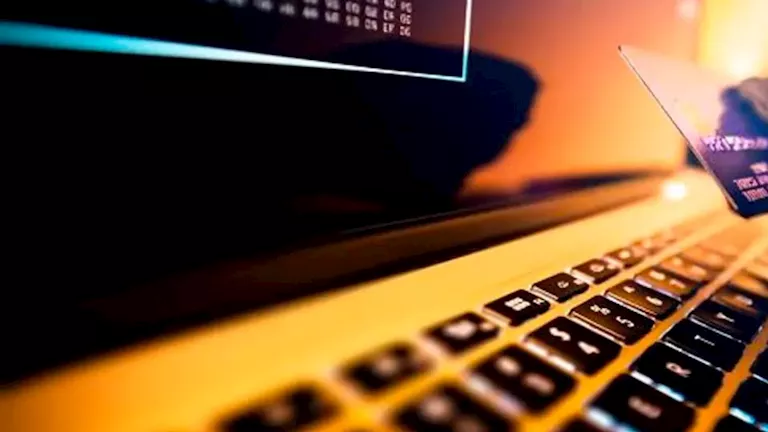 البنوك توجه تحذيرات عاجلة للعملاء بعد تزايد السطو الإلكتروني