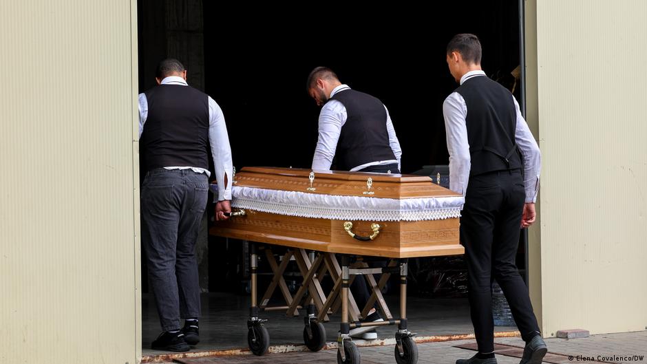 سباق على حجز خدمة الدفن في فرنسا مع تزايد ضحايا الحر