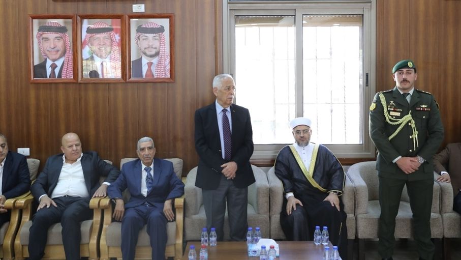مندوبا عن الملك وولي العهد.. العيسوي يعزي عشيرة الخشاشنة