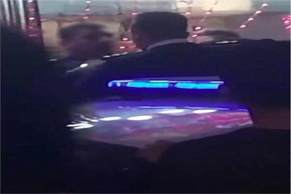 الداخلية تقرر إيقاف ضابط وإحالته للتحقيق لتجاوزه ضد مواطن بالقاهرة