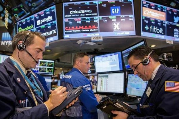 مؤشرات الأسهم الأمريكية تغلق على انخفاض