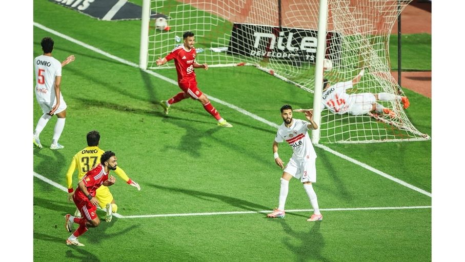 الأهلي يتغلب على الزمالك بثلاثية وينعش آماله باللقب