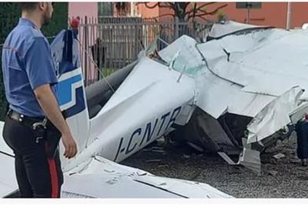 مصرعُ شخص وإصابة آخر في تحطّم طائرة خفيفة شمال إيطاليا