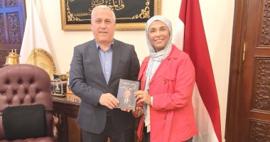 رئيس الوطنية للصحافة يشيد بكتاب عزيزة فؤاد "الحكيم مجدى يعقوب