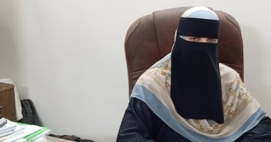 أهالى منشأة الجمال بالفيوم يحتفلون باختيار سيدة بالقرية مأذونة شرعية لأول مرة.. عمرها 38 عاما وحافظة للقرآن الكريم بروايتى حفص وورش.. وتخرجت من كلية الخدمة الاجتماعية وحصلت على دبلومة فى الشريعة الإسل