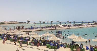 توافد الزائرين على شواطئ الغردقة في ثالث أيام العيد المبارك