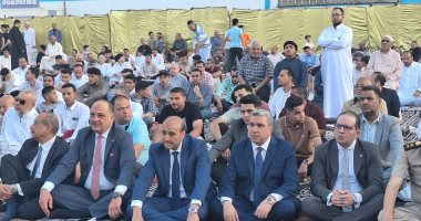 محافظ أسيوط ومدير الأمن يؤديان صلاة عيد الأضحى بساحة أرض الملاعب