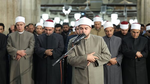 يلتمسون ليلة القدر، أئمة قبلة الجامع الأزهر يحيون صلاة التراويح في أجواء روحانية عامرة