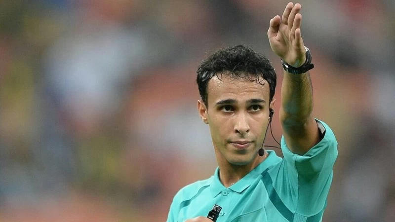 «فيفا» يختار طاقم تحكيم سعودي لإدارة مونديال 2026