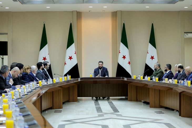 شملت شقيق الشرع ووزيرين و4 محافظين… ما دلالات تغييرات المناصب الحكومية في سوريا؟