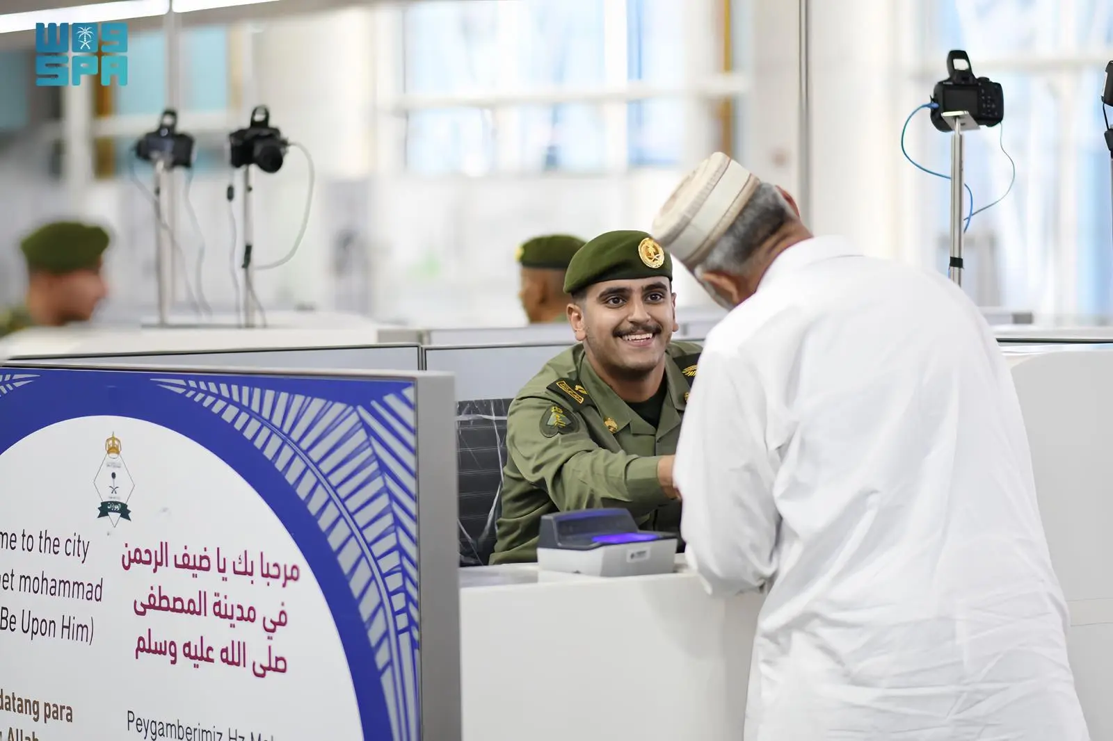 جوازات مطار الأمير محمد بن عبدالعزيز تستقبل أولى ر...
