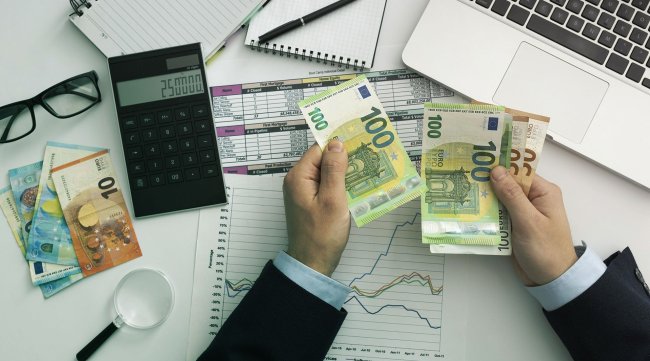 الشكندالي: تحويلات التونسيين بالخارج تتأثر بالأزمات الخارجية