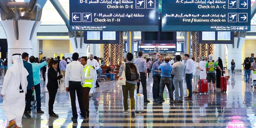 مطارات عُمان 2025: نمو قياسي يلامس 15 مليون مسافر بنهاية العام