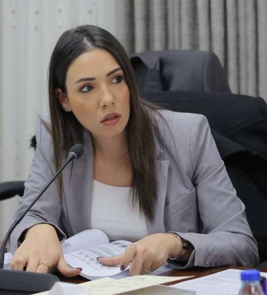 الخزوز تشكر الحكومة للاستجابة لمطلب زيادة الرواتب