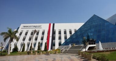 المصرية للاتصالات ترفع علم مصر على مقاراتها احتفالا بإنجاز المنتخب بالمونديال