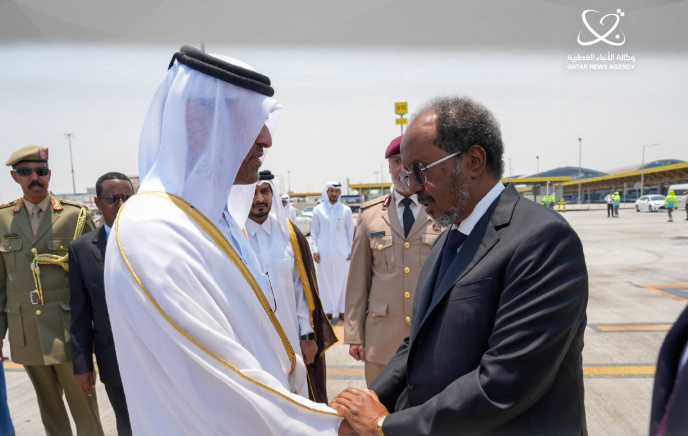 ‫ رئيس الصومال يصل الدوحة لتقديم العزاء في فقيد الوطن الكبير