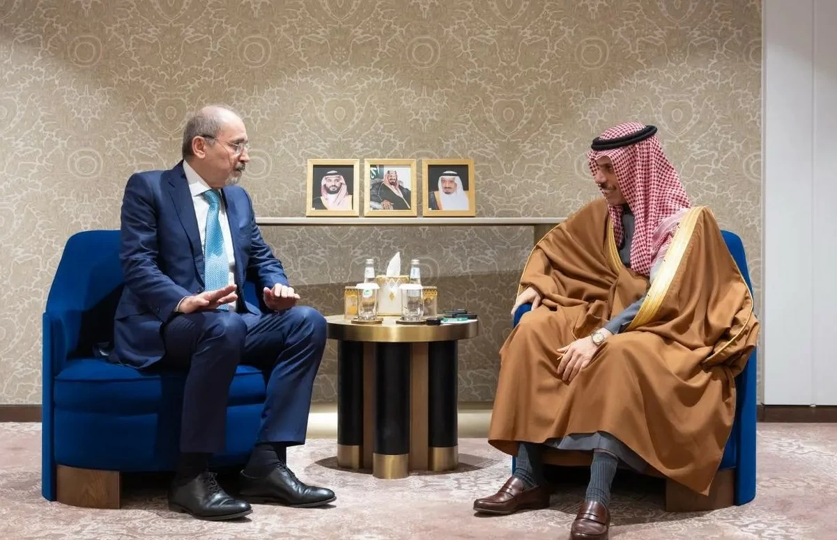 وزير الخارجية ونظيره الأردني يبحثان مستجدات الأوضاع الراهنة والاعتداءات الإيرانية