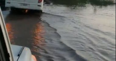 الأمطار والرياح تعطل الرحلات الجوية والقطارات والعبارات في نيوزيلندا