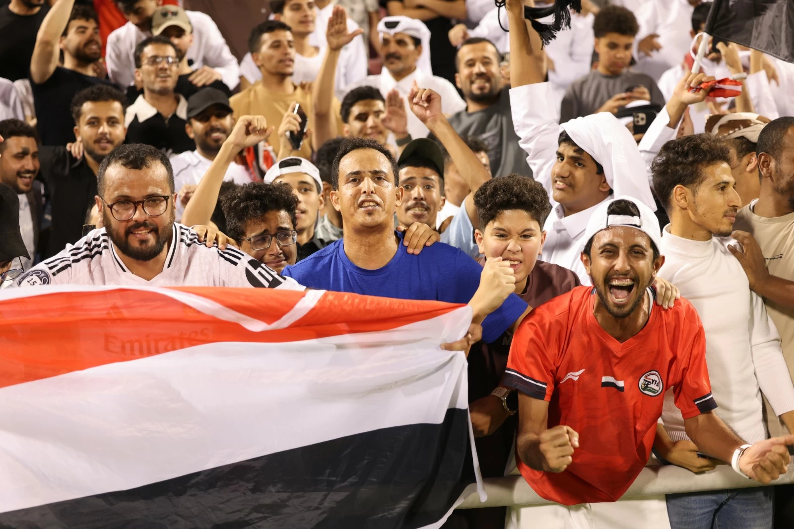 رئيس الوزراء اليمني يكافئ لاعبي منتخب اليمن