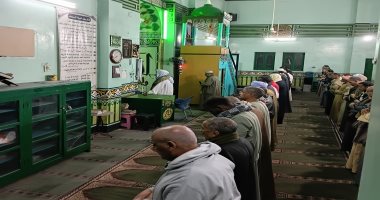 أجواء إيمانية مباركة.. صلاة التراويح من مسجد بكوم أمبو