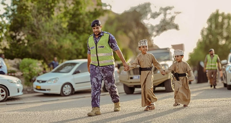 «الشرطة» تؤكد على ضرورة الالتزام بقواعد السلامة المرورية