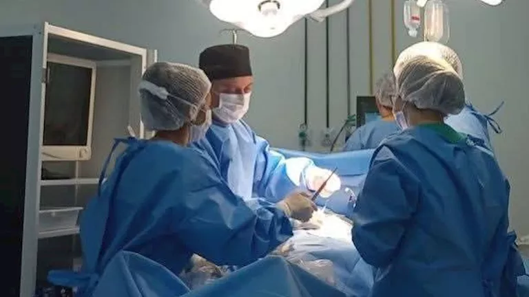 إنقاذ حياة شاب باستئصال ورم بالقلب في زايد التخصصي