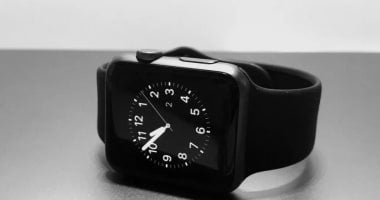 ميتا تستعد لإطلاق ساعة ذكية في 2026