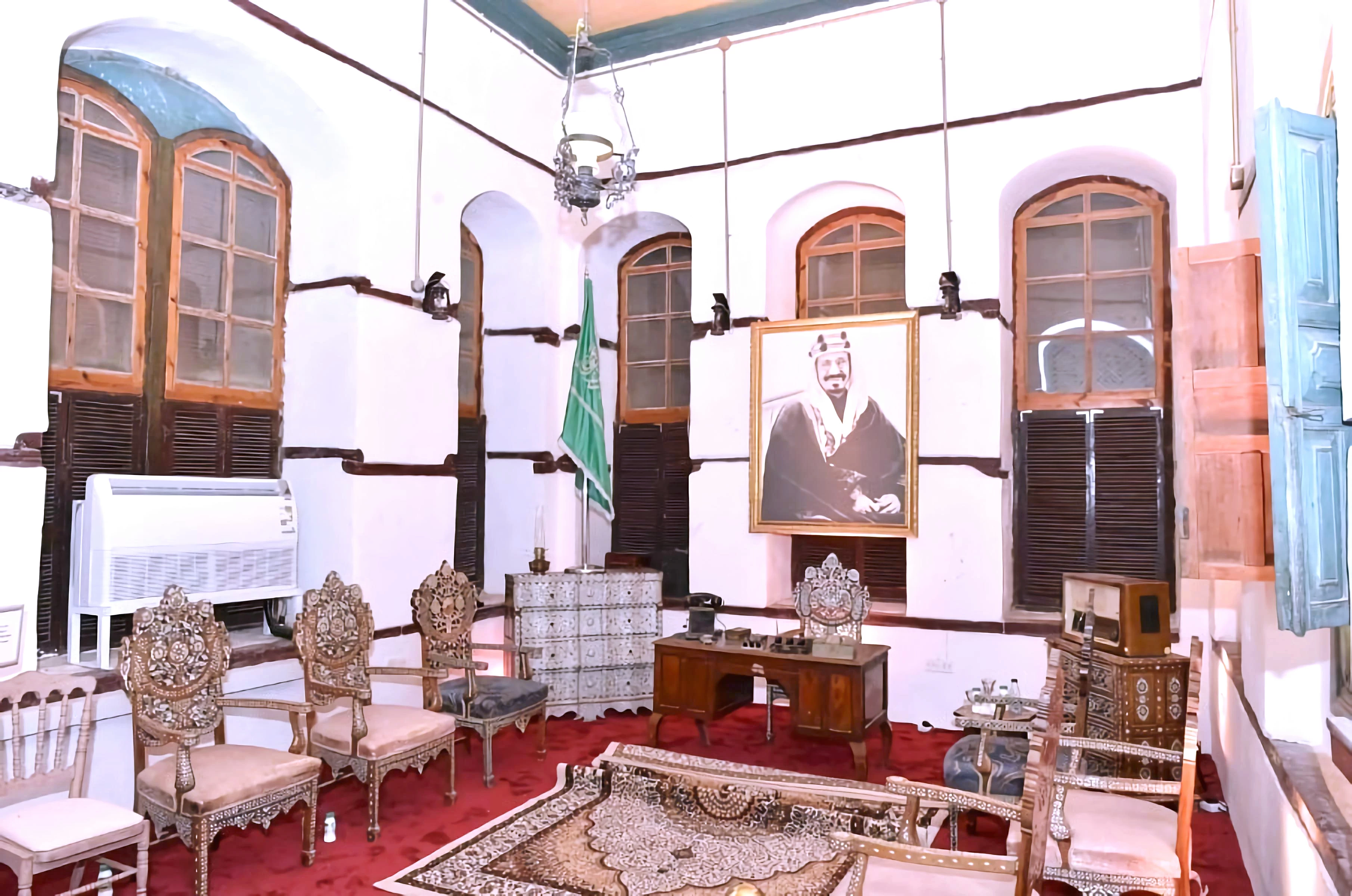 «بيت نصيف».. المشيّد بحجر الكاشور المرجاني المستجلب من البحر