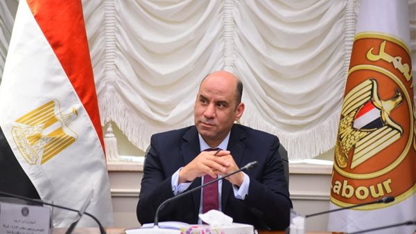 وزارة العمل تواصل تلقي طلبات التقديم لـ 5132 فرصة عمل حتى نهاية يونيو