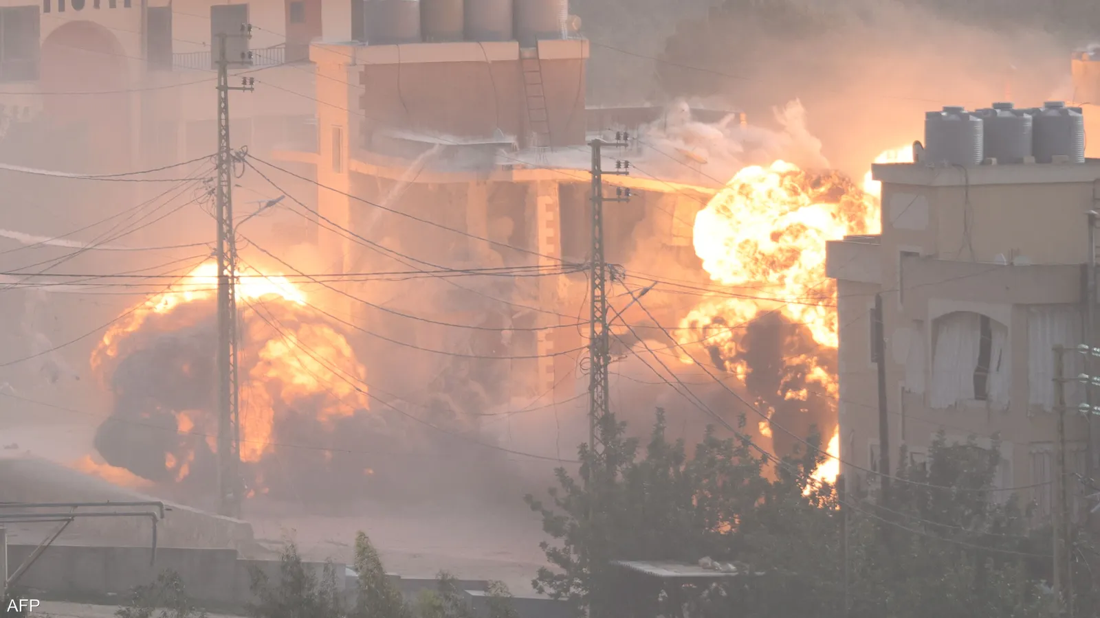 إسرائيل تشن سلسلة غارات مكثفة على الجنوب اللبناني