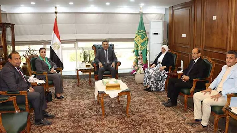 محافظ القليوبية يبحث دعم الرعاية المركزة وحضانات الأطفال