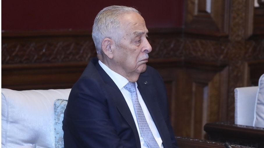 العيسوي ينقل تمنيات الملك وولي العهد بالشفاء للفريقين المتقاعدين السرحان والكردي