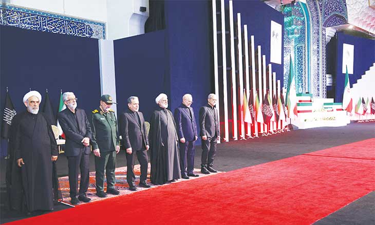 تشييع خامنئي يرسم مشهداً إقليمياً جديداً: حضور للعرب وتصعيد إيراني ضد أمريكا وإسرائيل