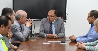 رئيس جامعة العاصمة يتفقد معمل الحاسب المركزى ويطلع على أحدث مستجدات العمل