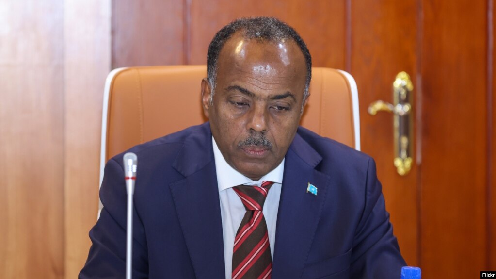 الصومال يعرض على الولايات المتحدة تجديد اتفاقية الوصول إلى مطاراته وموانئه لأغراض عسكرية