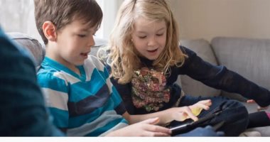 مصيدة إدمان الألعاب الإلكترونية.. مخاطر نفسية وسلوكية وجسدية على الأطفال..9 علامات تؤكد وصول طفلك لمرحلة الإدمان وضرورة التدخل للعلاج.. و6 نصائح للوالدين للوقاية والتعامل بوعى مع أطفالهم
