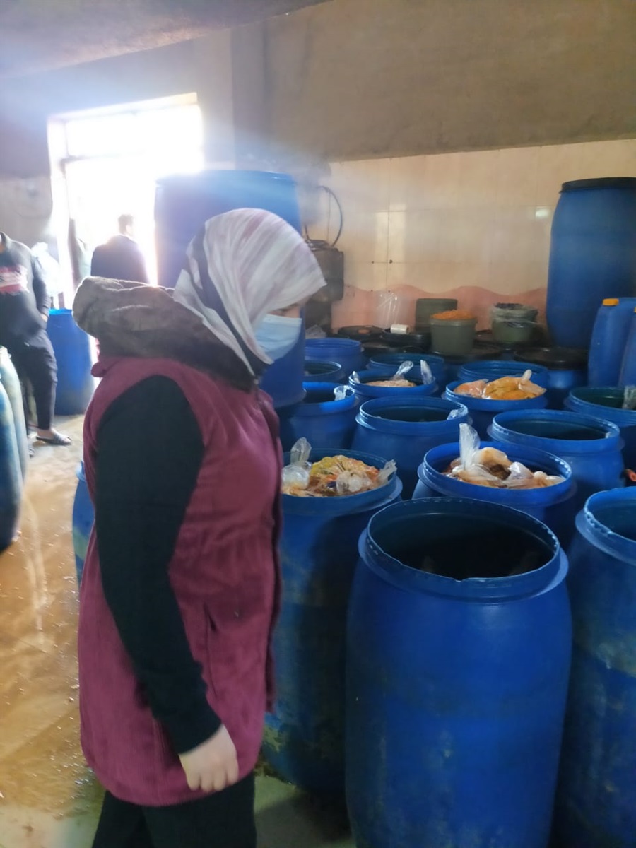 ضبط 3 أطنان مخللات مجهولة المصدر ودون بيانات داخل مصنع بالغربية